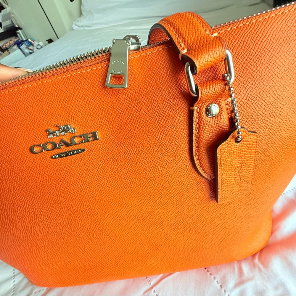 Coach GALLERY Cross-grain Leather Tote in Orange Saffiano Leather - Picture 7 of 10